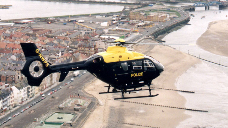 Βρετανία: Πρώην αστυνομικός χρησιμοποιούσε το ελικόπτερο της υπηρεσίας για… μπανιστήρι