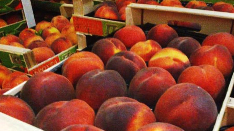 Δέσμευση φορτίου 5 τόνων φρούτων στον Πειραιά