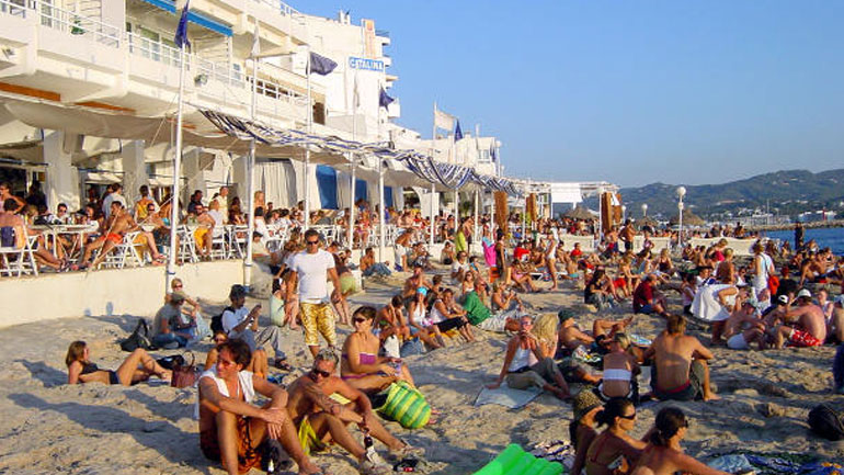 Ισπανία: Η κυβέρνηση των Βαλεαρίδων βάζει ανώτατο όριο στις κλίνες