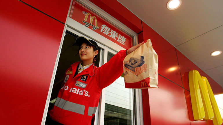 Η McDonald’s σχεδιάζει σχεδόν να διπλασιάσει τον αριθμό των εστιατορίων της στην Κίνα την επόμενη πενταετία