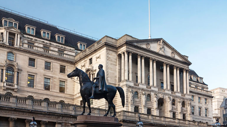 Τράπεζα της Αγγλίας: Οι βρετανικές επιχειρήσεις σχεδιάζουν μέτριες μισθολογικές αυξήσεις