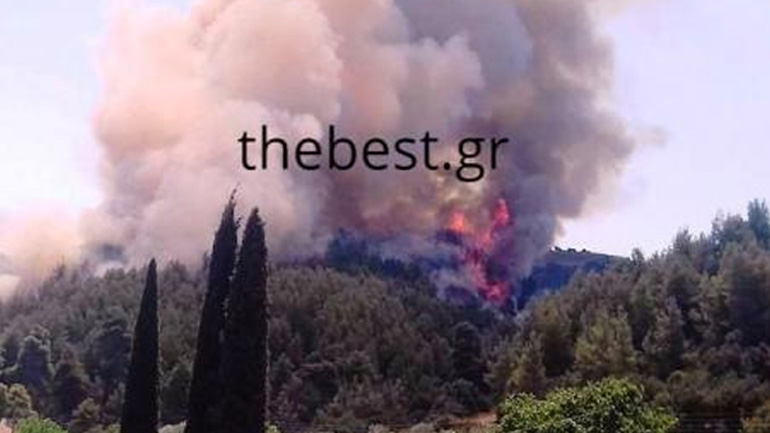 Μαίνεται η φωτιά σε δασική έκταση στο Κάλφα Αχαΐας- Τραυματίστηκε ελαφρά ένας Πυροσβέστης