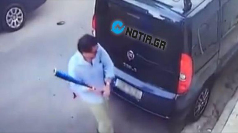 Βουλιαγμένη: Επώνυμος νεαρός βανδάλισε με ρόπαλο βανάκι που εμπόδιζε τη διέλευση του SUV του