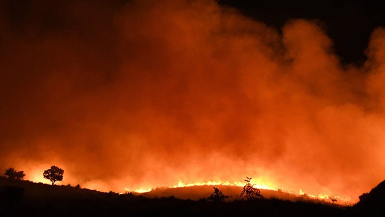 Αλβανία: Σε εξέλιξη φωτιές σε χωριά της Δρόπολης και της Φοινίκης