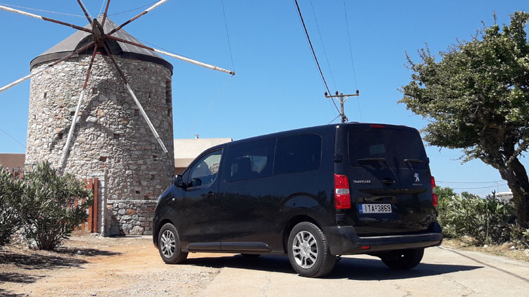 Το μήκος του αμαξώματος είναι στα 5,3 μέτρα και το ύψος στο 1,9μ.