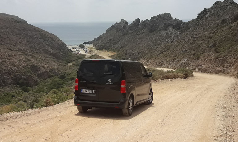 Πατάει χωρίς κανένα πρόβλημα σε χωματόδρομους