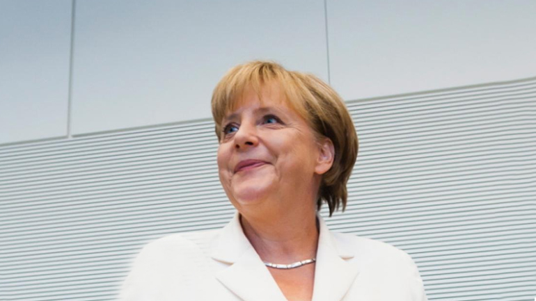 Η Μέρκελ καταδικάζει τη στοχοποίηση των Ελλήνων