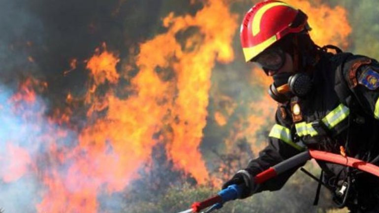 Σε εξέλιξη οι πυρκαγιές στη Θεσπρωτία