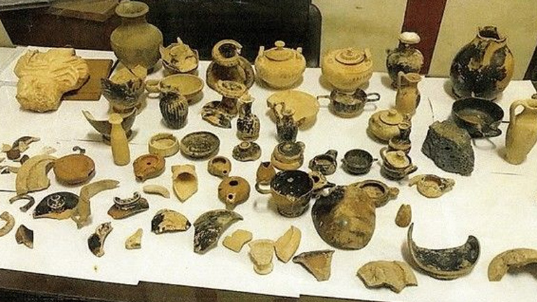 Χειροπέδες σε Λίβυο αρχαιοκάπηλο που προσπαθούσε να πουλήσει αντικείμενα στην Αίγυπτο