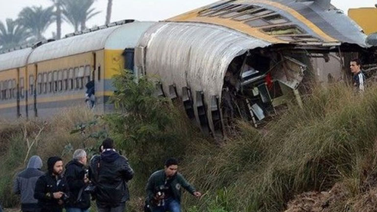 Αίγυπτος: Στους 41 νεκρούς και 179 τραυματίες ανήλθε ο φόρος αίματος από τη σύγκρουση των δύο τρένων