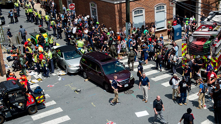Ο Λευκός Οίκος επιχειρεί την άμβλυνση της αντιπαράθεσης μετά τη «σιωπή» του Τραμπ για το Σάρλοτσβιλ