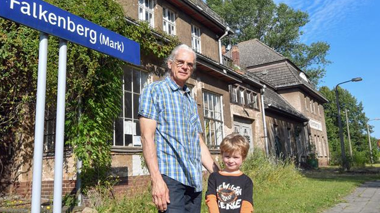 Τα παλιά κτήρια σιδηροδρομικών σταθμών γίνονται… σπίτια