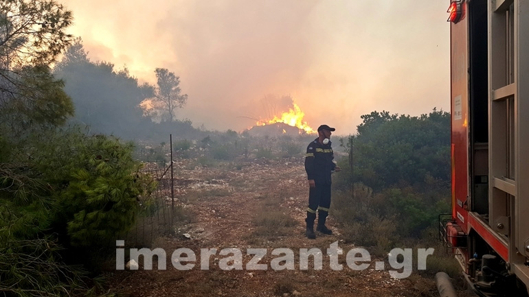 Φλέγεται για τρίτη ημέρα η Ζάκυνθος