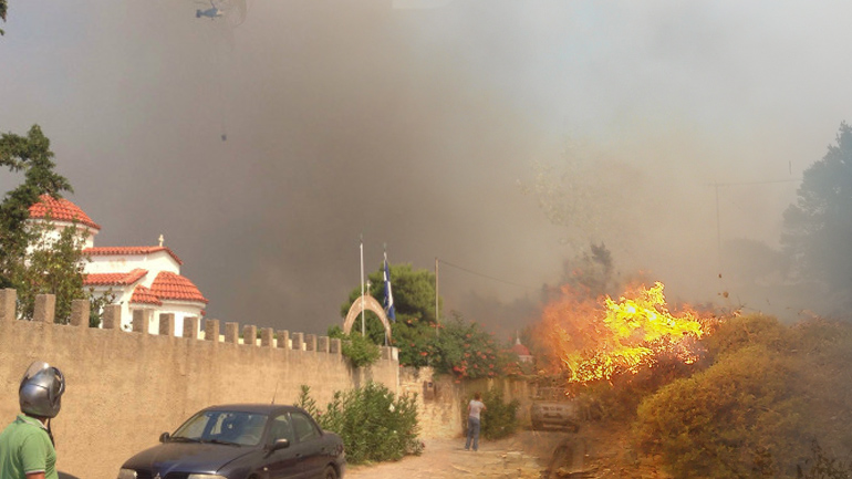 Πύρινο μέτωπο 25 χιλιομέτρων