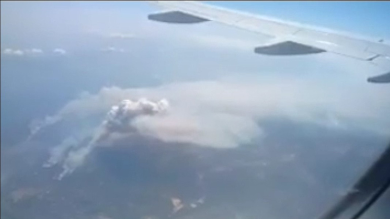 Η φωτιά στην Αττική όπως την κατέγραψε επιβάτης αεροπλάνου
