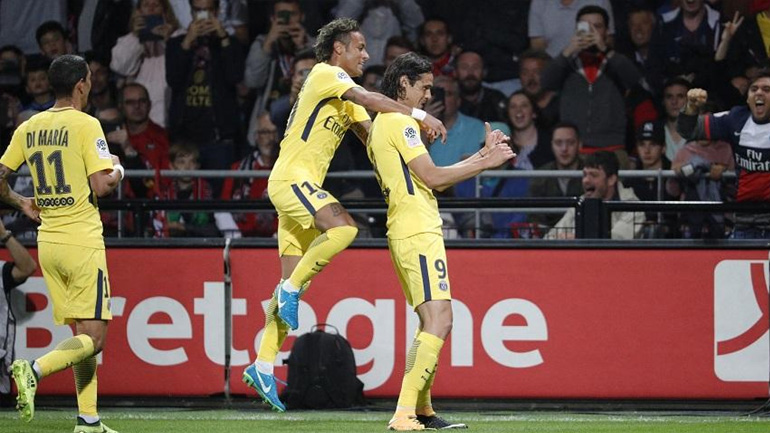 Με ηγέτη τον Νεϊμάρ η Παρί, 3-0 την Γκινγκάμπ