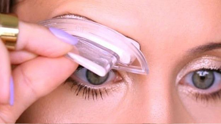 H beauty editor του govastileto.gr σας παρουσιάζει το νέο beauty gadget φρυδιών που κάνει θραύση στα instagram