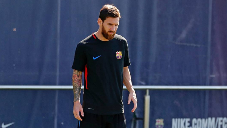 «Πρέπει να σηκωθούμε όρθιοι»