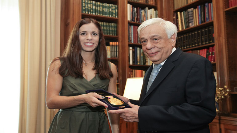 Ο Πρόεδρος της Δημοκρατίας υποδέχθηκε και συνεχάρη την Κατερίνα Στεφανίδη