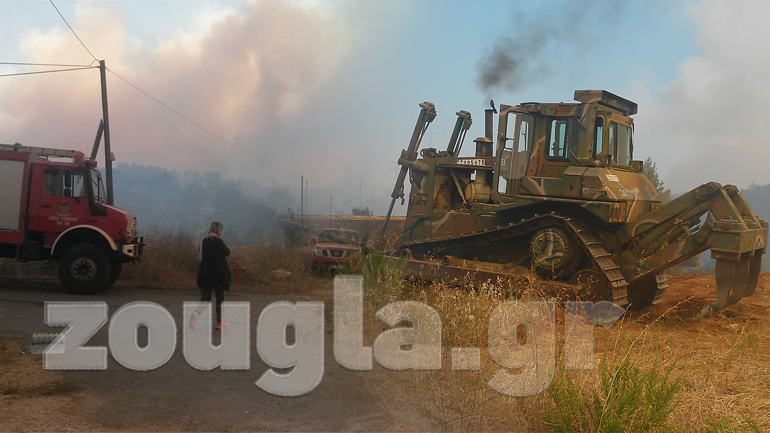Στον περίβολο του στρατοπέδου στον Βαρνάβα έφτασε η φωτιά