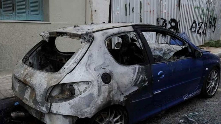 Πάτρα: Ελεύθερος υπό όρους ο εμπρηστής οχημάτων και δικύκλων