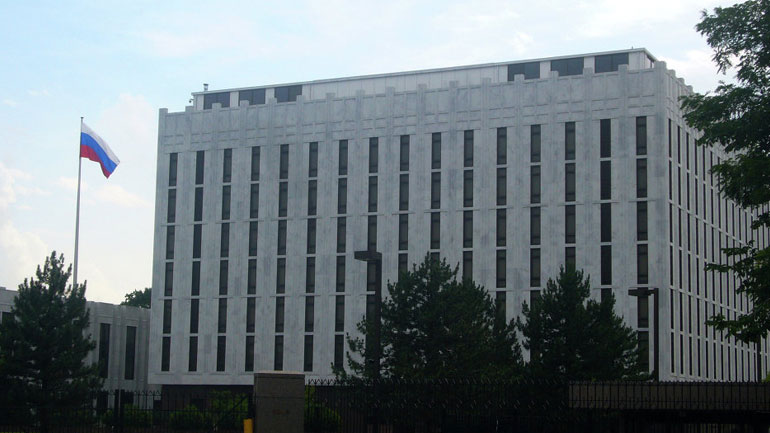 Izvestia: Οι Αμερικανοί θα περιορίσουν τις μετακινήσεις Ρώσων διπλωματών στις ΗΠΑ