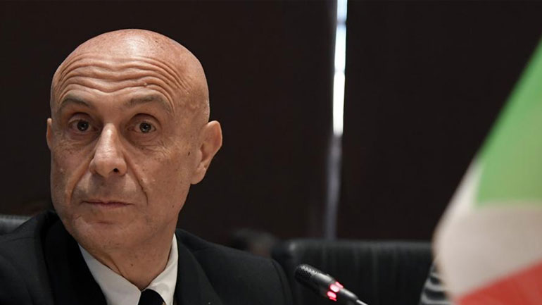 Ο Μάρκο Μινίτι εκφράζει τη σκληρή γραμμμή της ιταλικής κυβέρνησης για το προσφυγικό