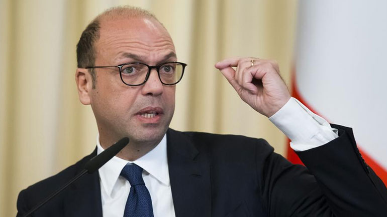 H Iταλία δεν μπορεί να επωμιστεί μόνη το βάρος του προσφυγικού, ανέφερε στην Bild o υπ. Εξωτερικών Αντζ. Αλφάνο