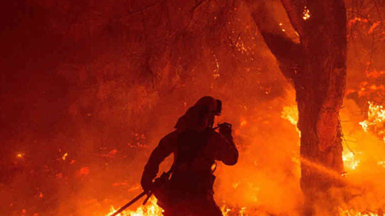 Έντονη αντιπαράθεση κυβέρνησης και αξιωματικής αντιπολίτευσης με φόντο τις πυρκαγιές