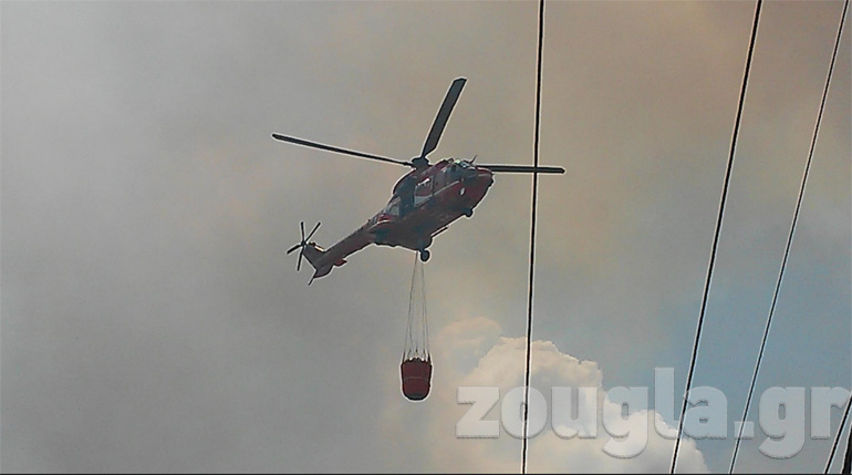 Τα εναέρια μέσα πραγματοποιούν συνεχώς ρίψεις νερού