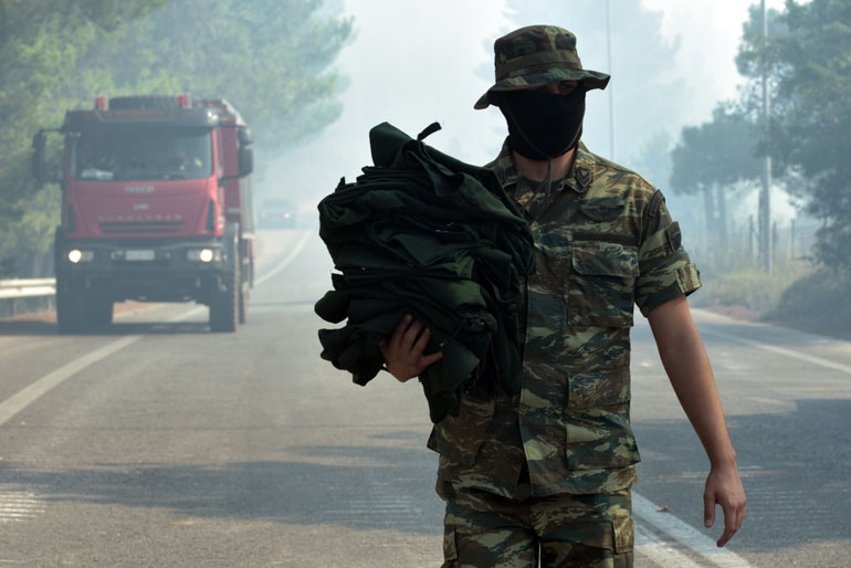 Στη μάχη και ο στρατός...