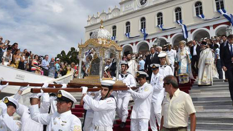 Σε κλίμα κατάνυξης ο εορτασμός στην Παναγία της Τήνου