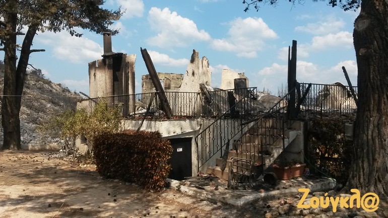 Ολοσχερώς καταστράφηκαν δεκάδες σπίτια