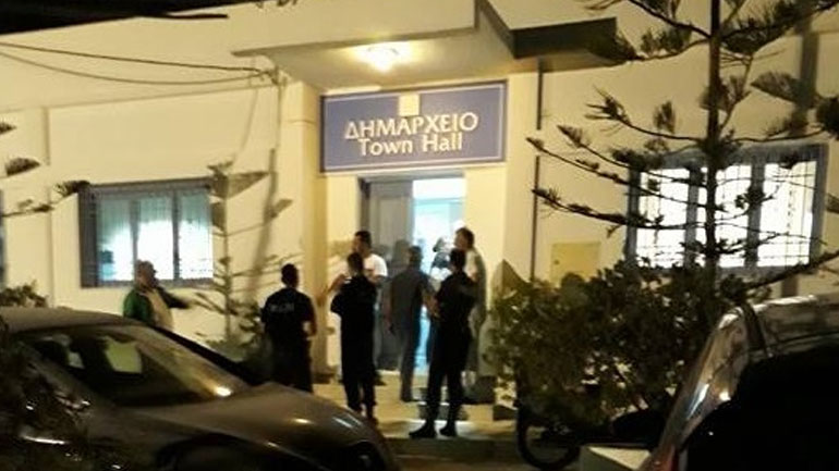 Διάρρηξη στο δημαρχείο Θήρας