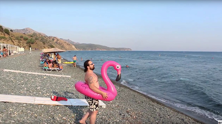 Ποιο Despacito; Ήρθε το… Ροζ Φλαμίνγκο!