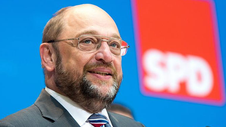 «Ο ευτελισμός της ναζιστικής βίας από τα μπερδεμένα λεγόμενα του Τραμπ είναι πολύ επικίνδυνος»