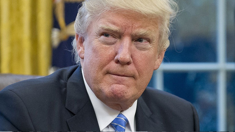 Ο Τραμπ κατηγορεί τα μέσα ενημέρωσης ότι διαστρέβλωσαν τις δηλώσεις του για τα επεισόδια στο Σάρλοτσβιλ