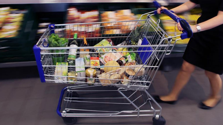 Oι ειδικοί συνιστούν την κατανάλωση λιγότερων προϊόντων από τη βιομηχανοποιημένη, μαζική αγορά τροφίμων