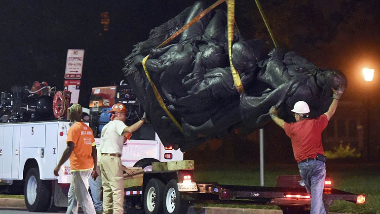 ΗΠΑ: Νύχτα απομακρύνθηκαν από τη Βαλτιμόρη τα αγάλματα ιστορικών προσωπικοτήτων του Νότου