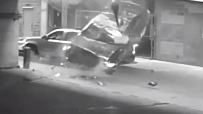 Αυτοκίνητο έκανε βουτιά από τον 7ο όροφο!