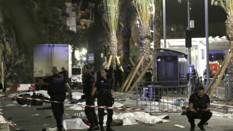 Βίντεο ντοκουμέντο: Νεκροί στο δρόμο μετά το τρομοκρατικό χτύπημα στη Βαρκελώνη