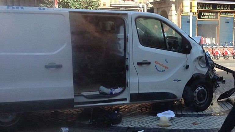 Οι δύο συλληφθέντες δεν οδηγούσαν το φορτηγάκι της επίθεσης στη Βαρκελώνη