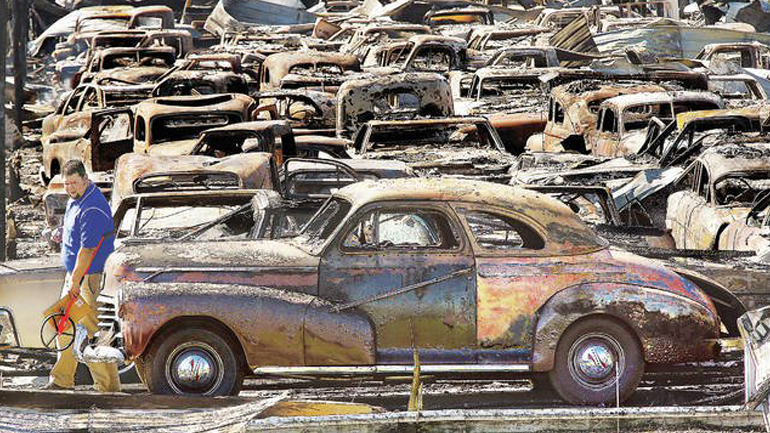 Φωτιά κατέκαψε 150 ιστορικά αυτοκίνητα
