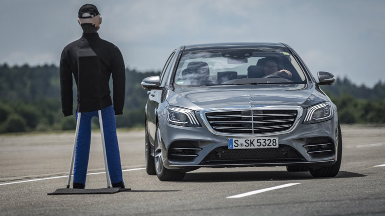 Η Mercedes ετοιμάζει νέους αερόσακους πεζών