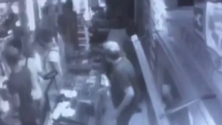 Video από κλειστό κύκλωμα καταγράφει τον πανικό στη Βαρκελώνη κατά τη διάρκεια της επίθεσης