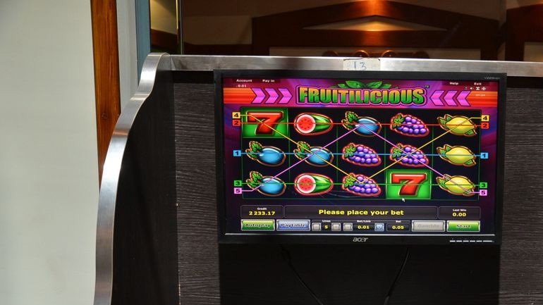 Συλλήψεις για παράνομα τυχερά παιχνίδια Συλλήψεις για παράνομα τυχερά παιχνίδια