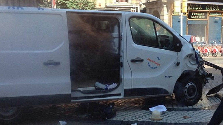 Αστυνομία της Καταλονίας: Ο δράστης της επίθεσης στη Βαρκελώνη πιθανόν ζει και διαφεύγει