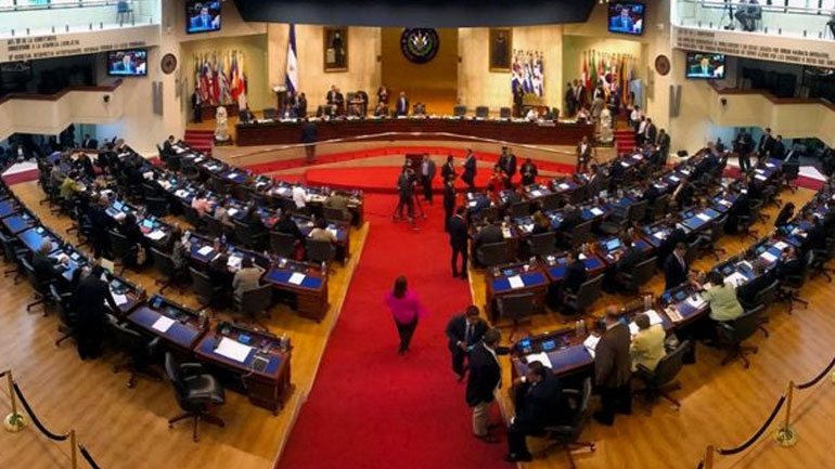 Ελ Σαλβαδόρ: Καταργήθηκε αμφιλεγόμενη νομική διάταξη που επέτρεπε σε ανήλικες που κυοφορούσαν να παντρεύονται