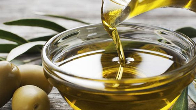 Πώς το ελαιόλαδο λειτουργεί ευεργετικά στην υγεία του σκύλου μας