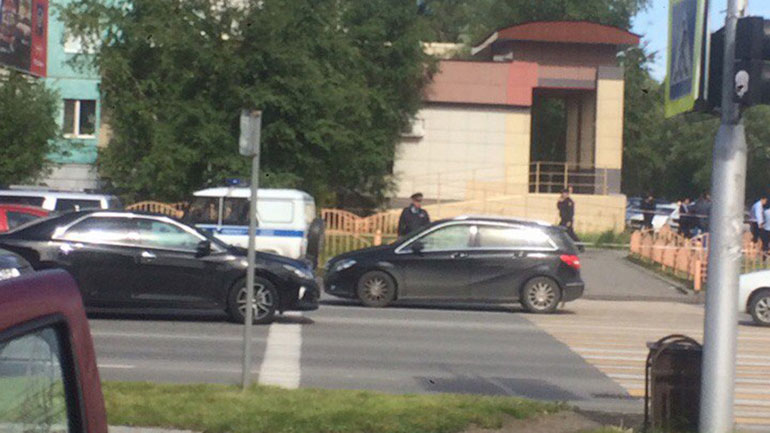 Επίθεση με μαχαίρι και στη Ρωσία – 8 τραυματίες, νεκρός ο δράστης Επίθεση με μαχαίρι και στη Ρωσία – 8 τραυματίες, νεκρός ο δράστης